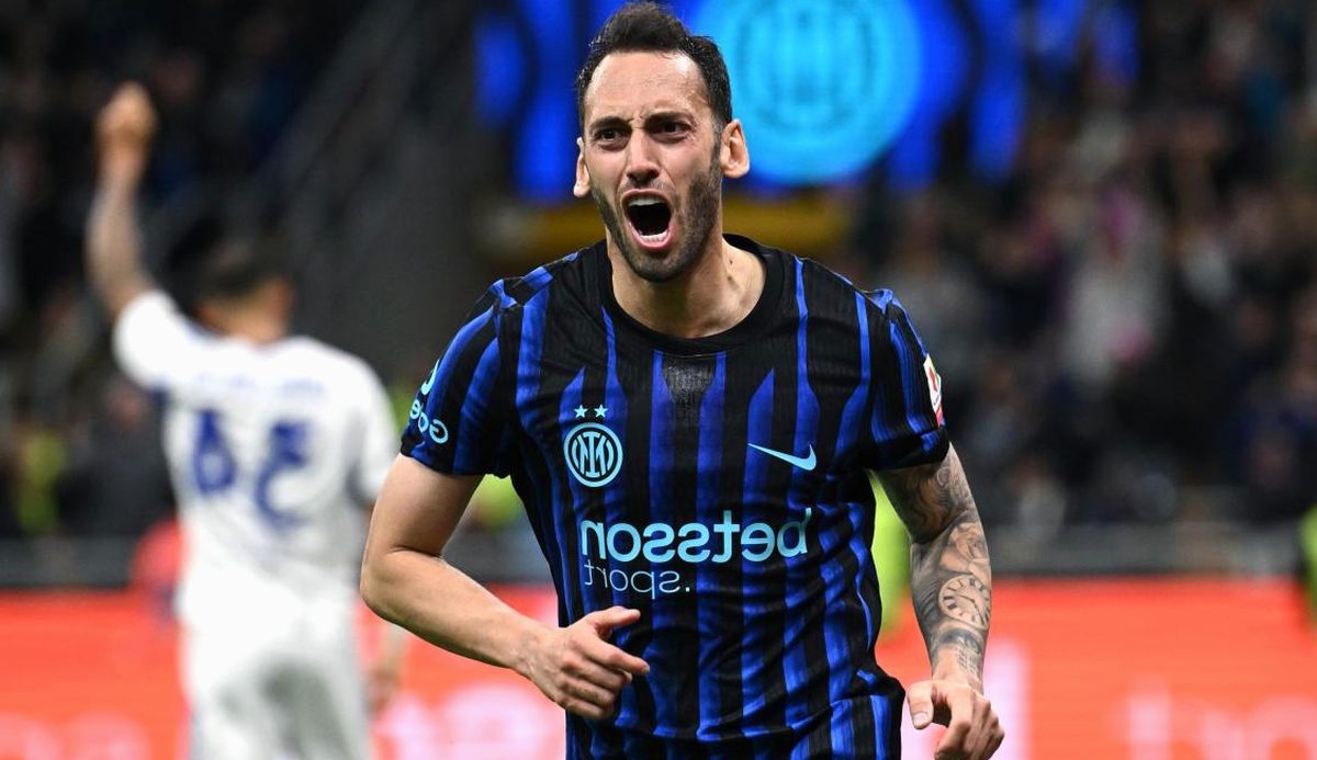 Calhanoglu resta all'Inter fino al 2027: serve rinforzo