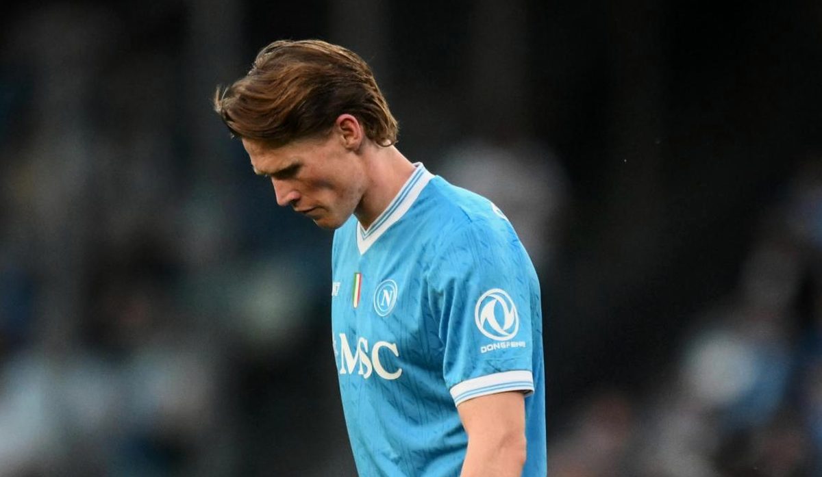 McTominay sfotte Hojlund: la foto nell'armadietto