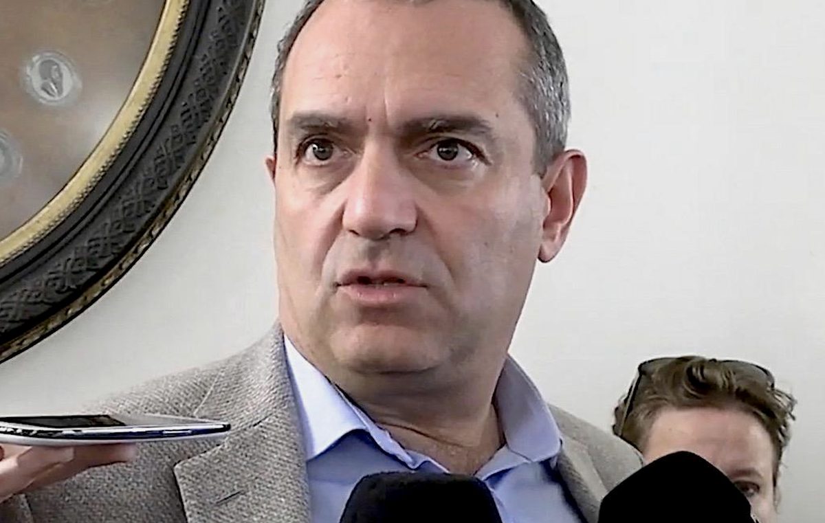Napoli, inizio horror: De Magistris lancia l'allarme