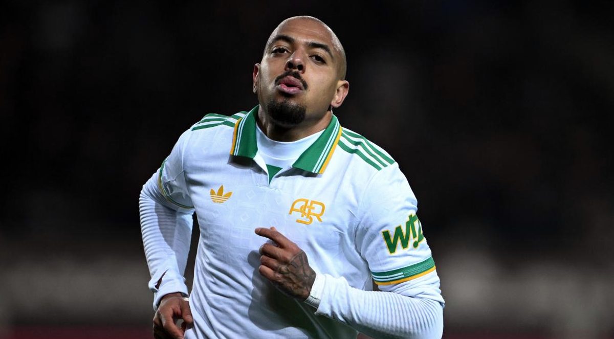 Roma batte Bologna 2-0: Malen show, messaggio alle rivali